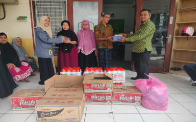 MAN 4 Aceh Besar Gelar Bakti Sosial Ramadhan di Panti Lansia