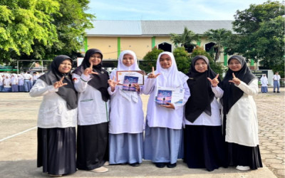 Ukir Prestasi di Dunia Literasi, Dua Siswi MAN 4 Aceh Besar Terbitkan Buku Antologi